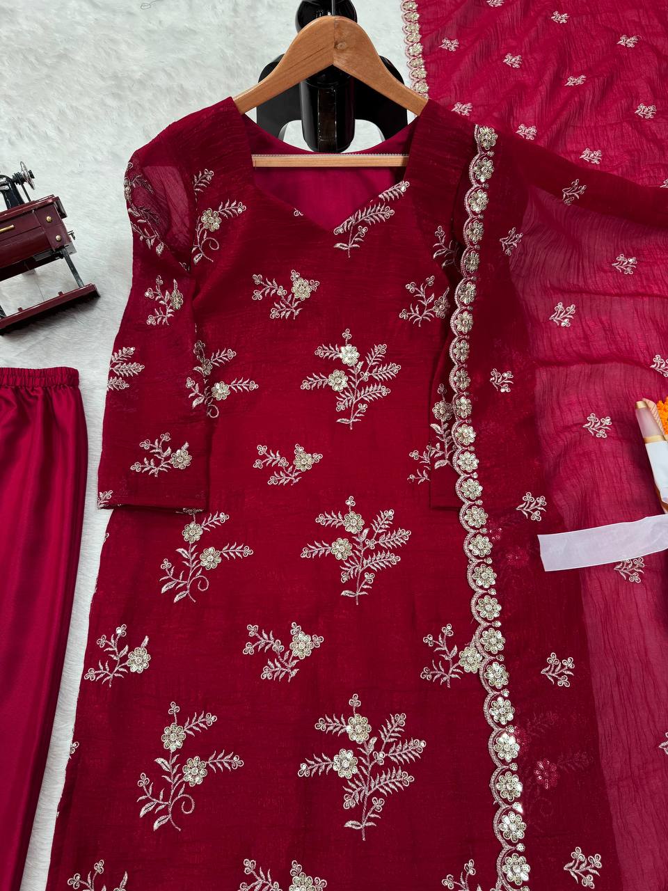 Luxurious Crunchy Silk Suit 2025 – A Perfect Blend of Elegance &amp; Style!