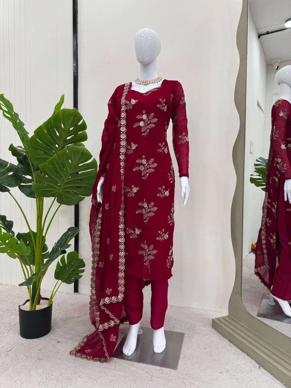 Luxurious Crunchy Silk Suit 2025 – A Perfect Blend of Elegance &amp; Style!